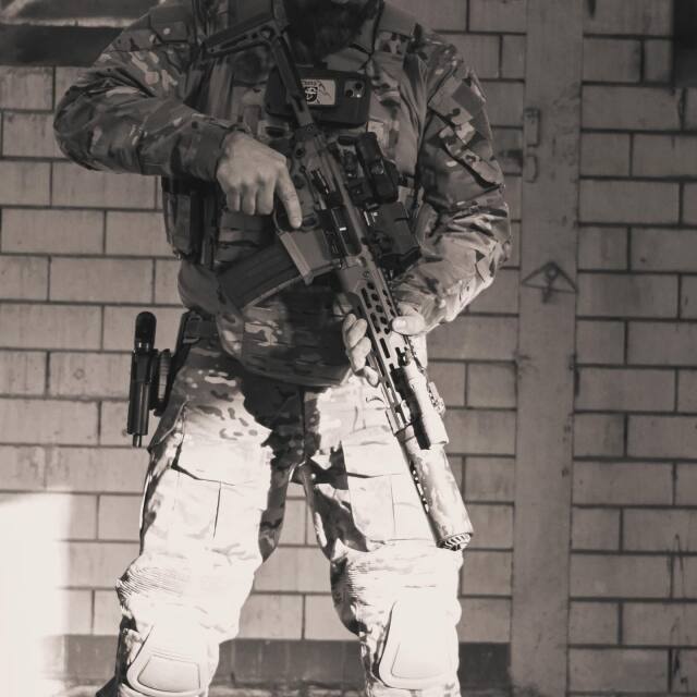 Angrygun MODTAC タイプ MRAC/URAC カーボンサプレッサーシールド 6.5in