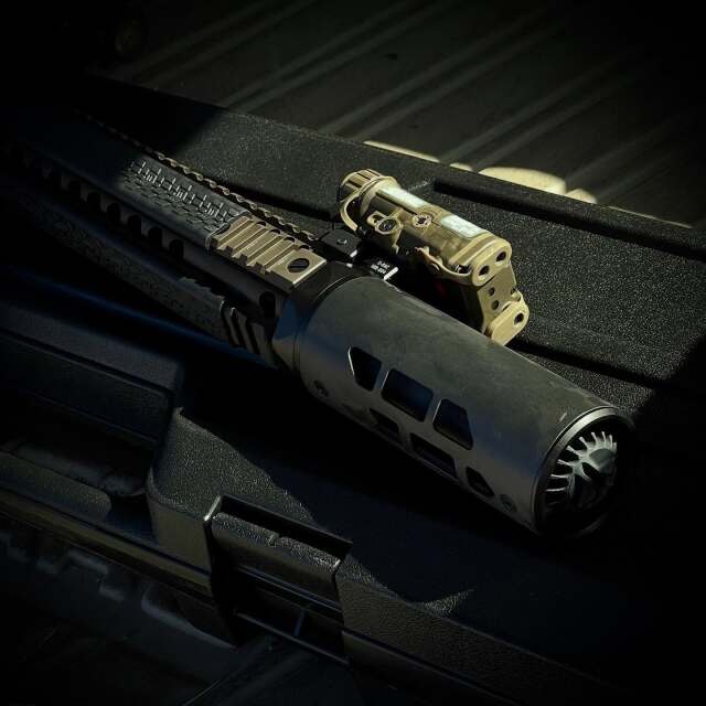 Angrygun MODTAC タイプ MRAC/URAC カーボンサプレッサーシールド 6.5in